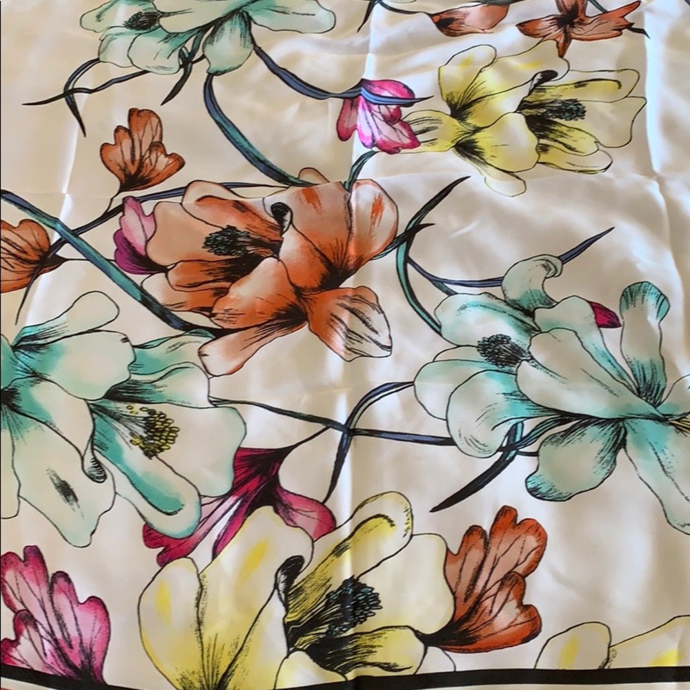 New Chico’s Large scarf 3 1/2’ x 3 1/2’